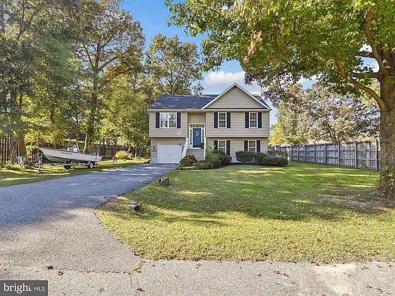 2nd image of 7636 Jeannine Ave