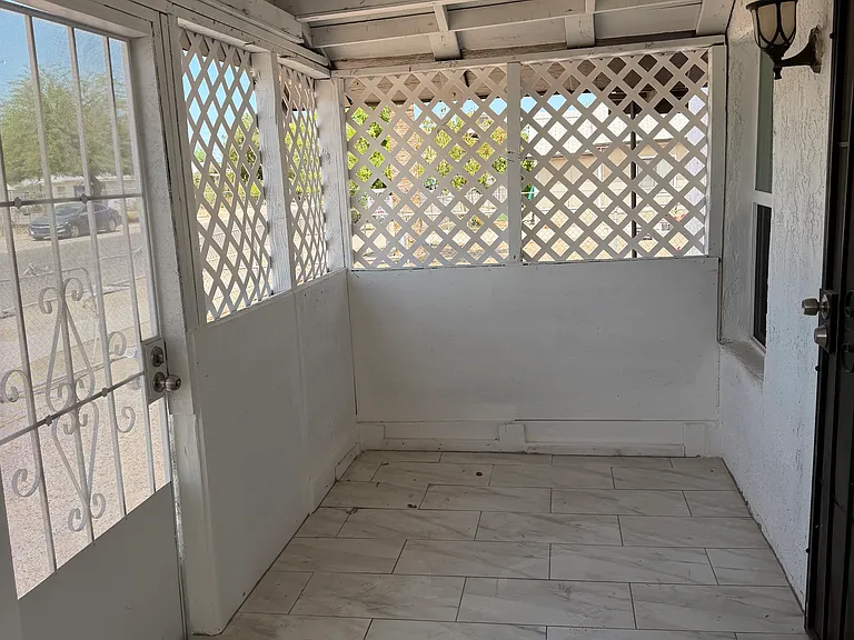 241 S California St — Photo 22