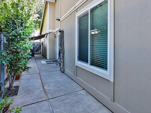 3rd image of 8075 La Riviera Dr