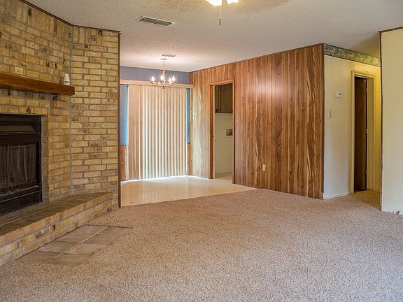 2nd image of 106 Anita St