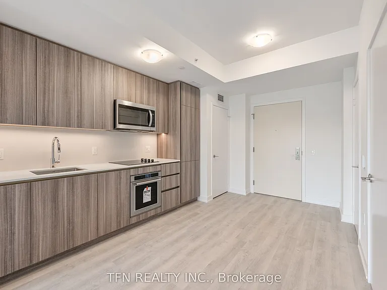 15 Richardson St #411 — Photo 3