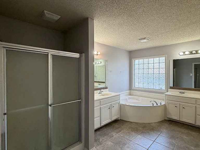 1001 Pontiac Ave — Photo 14