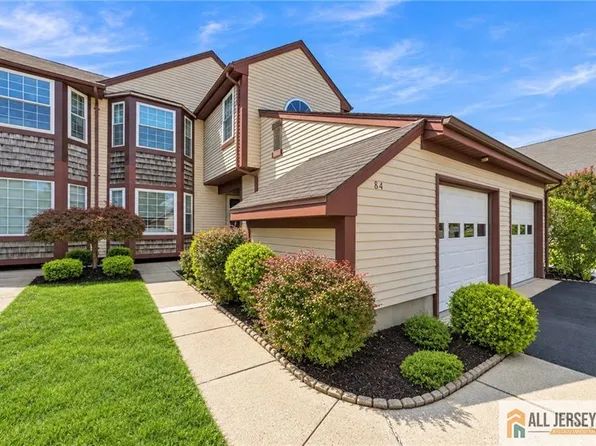 8 Rothwell Dr, Monroe Township, NJ 08831