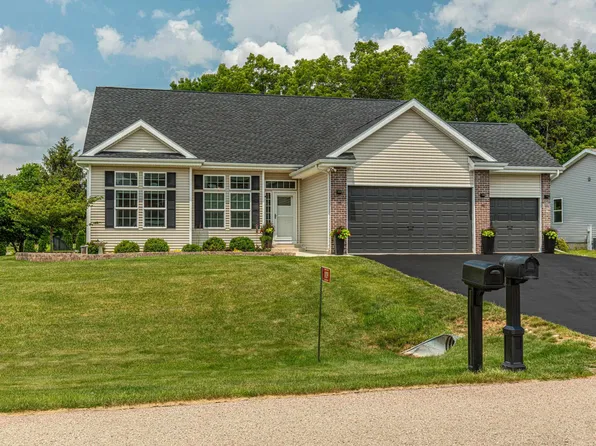 1109 E Superior Dr, Edgerton, WI 53534