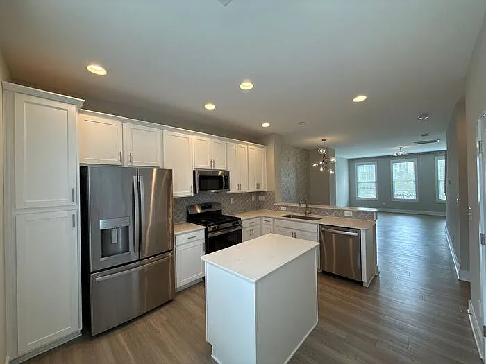2 bed, 2.5 bath, 1584 sqft, $2,100 — Photo 4