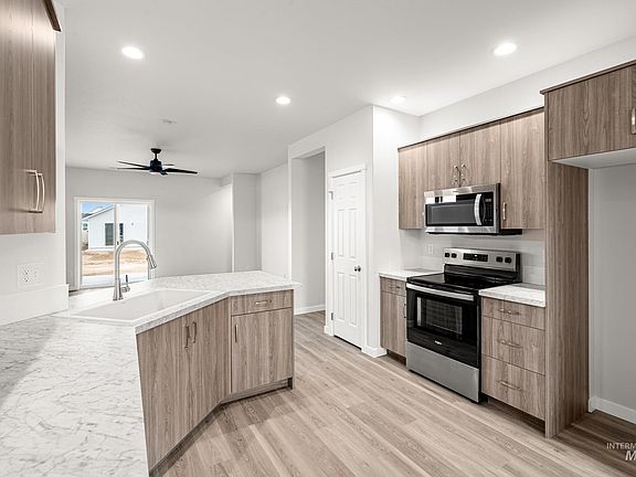 3rd image of 7264 S Bungalow Ave