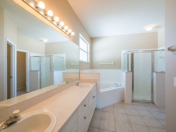 5th image of 1804 Farris Dr