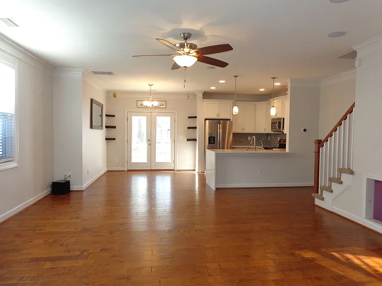 1209 Gunn Hall Dr — Photo 3