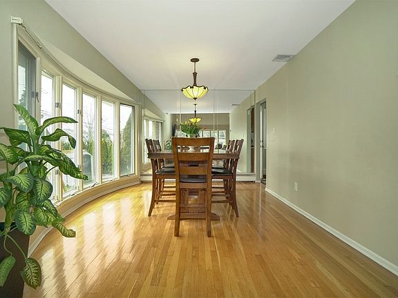 5th image of 82 Wenwood Dr