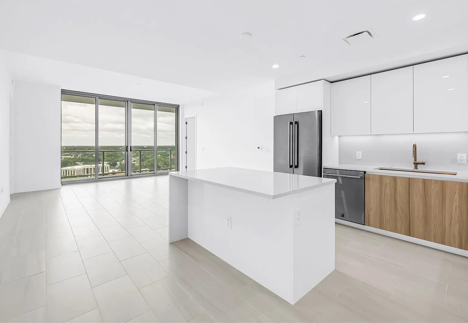 2 bed, 2.5 bath, 1348 sqft, $5,500 — Photo 3