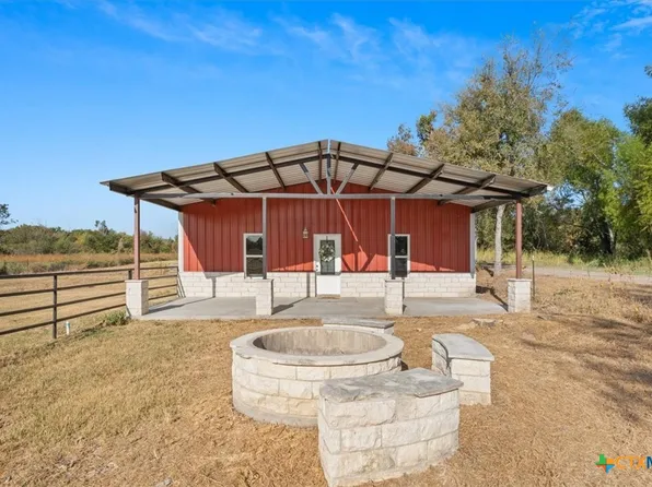 610 N Columbus Ave, Cameron, TX 76520