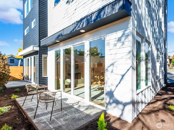 725 N 88th Street #C, Seattle, WA 98103