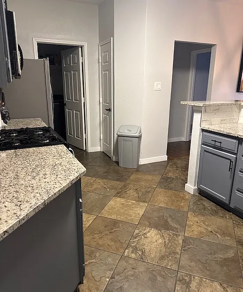 813 McComb Ln — Photo 1