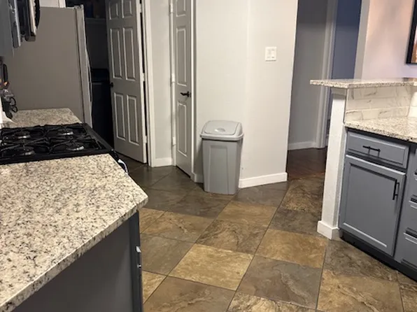 813 McComb Ln, Cedar Hill, TX 75104