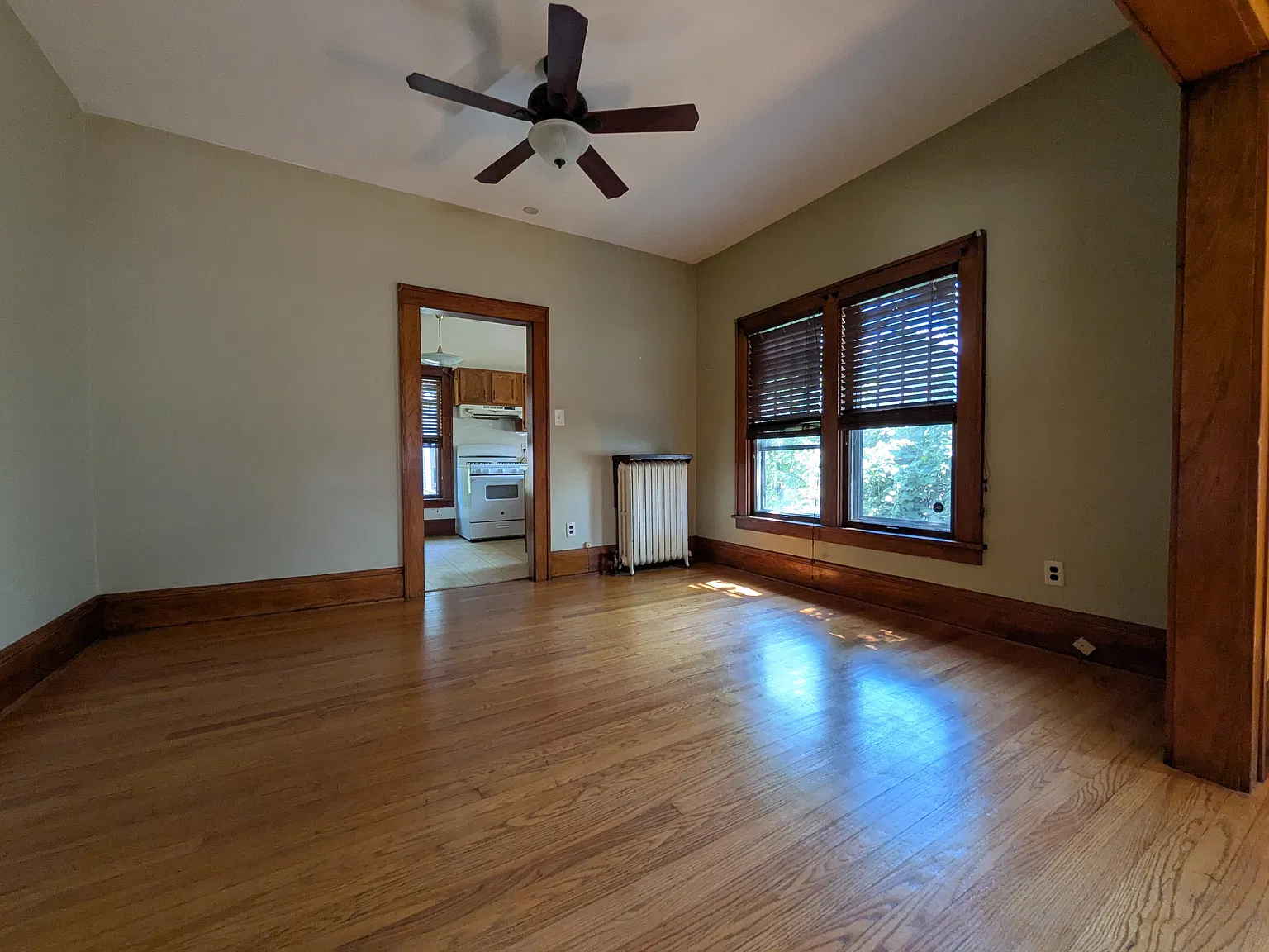 2 bed, 1036 sqft, $1,600 — Photo 3