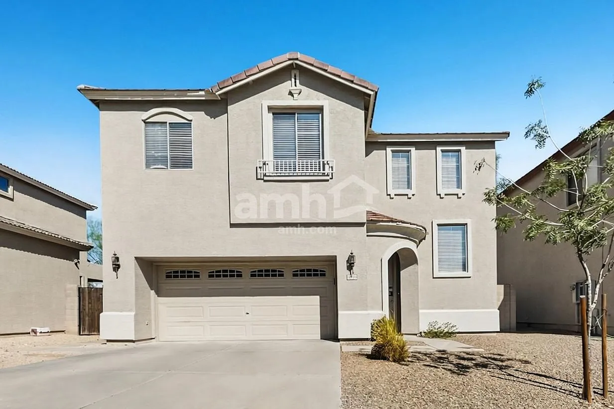 3 bed, 2.5 bath, 1558 sqft, $2,165 — Photo 1
