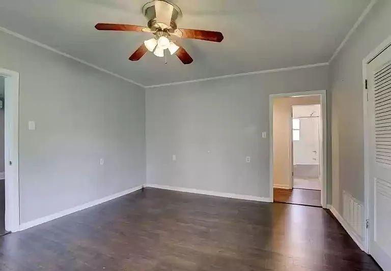 408 E Main St — Photo 10