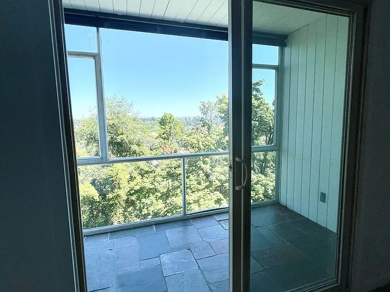 Bayview Apartments — Photo 84