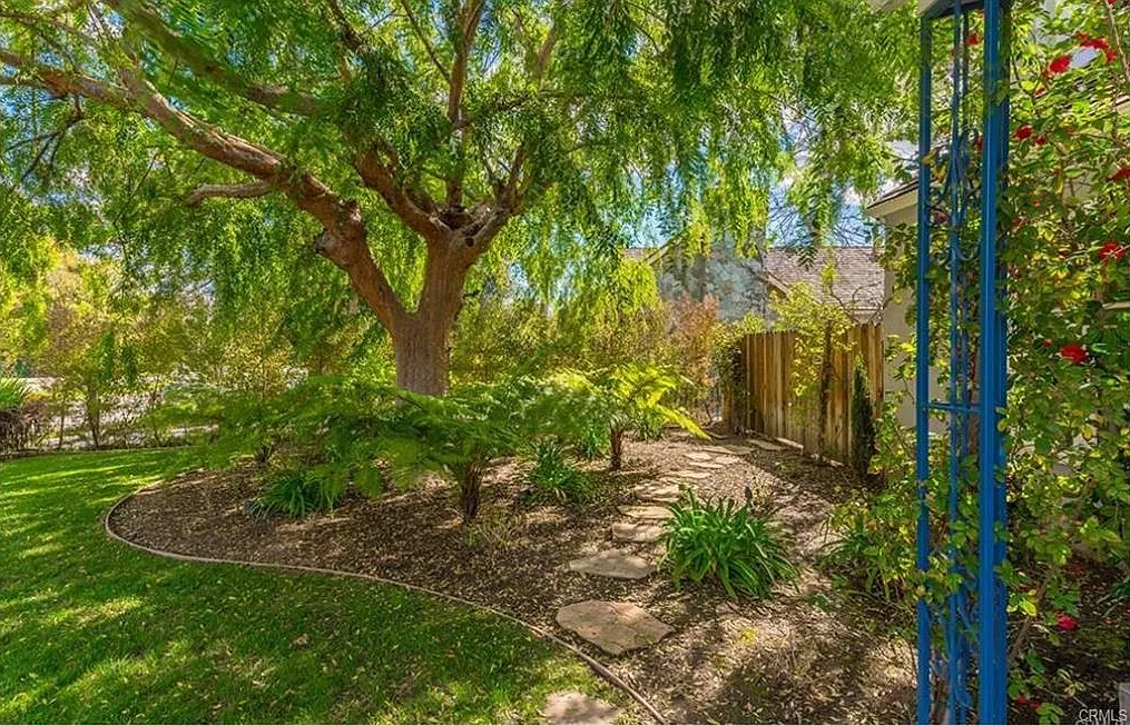 555 Sierra Madre Blvd — Photo 3