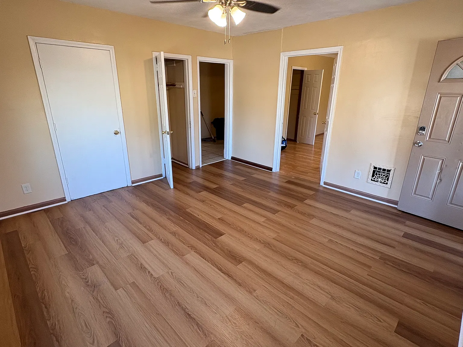 2 bed, 991 sqft, $1,000 — Photo 4