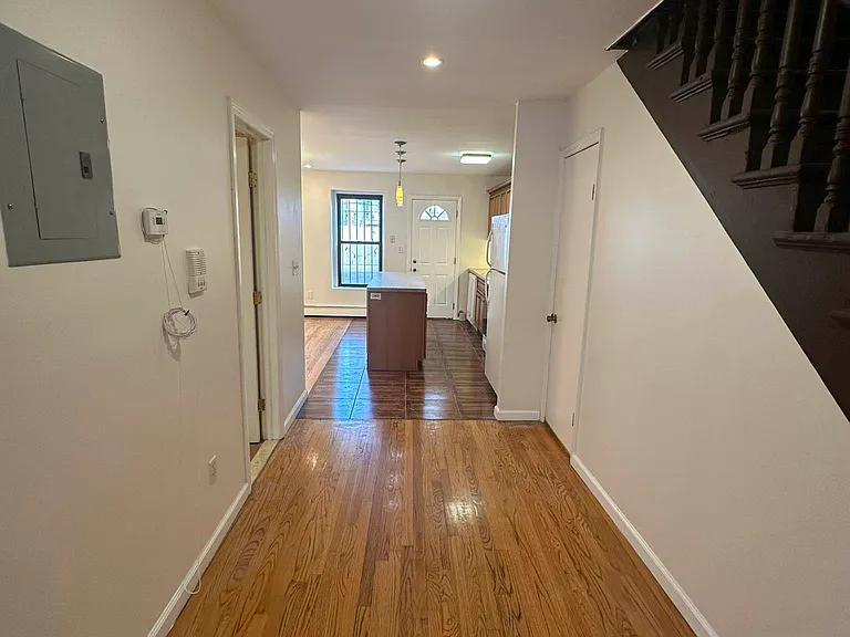 21 Vernon Ave #1 — Photo 8