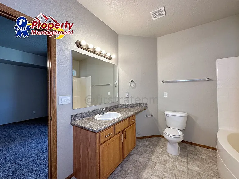 1951 E Wilson Ln #B — Photo 13