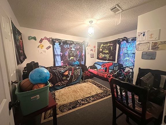 5th image of 11 School St