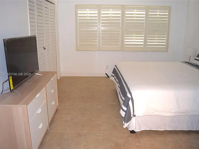 3970 Oaks Clubhouse Dr #306 — Photo 11