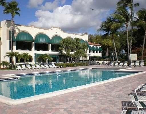 Exclusive Pine Island Ridge Country Club