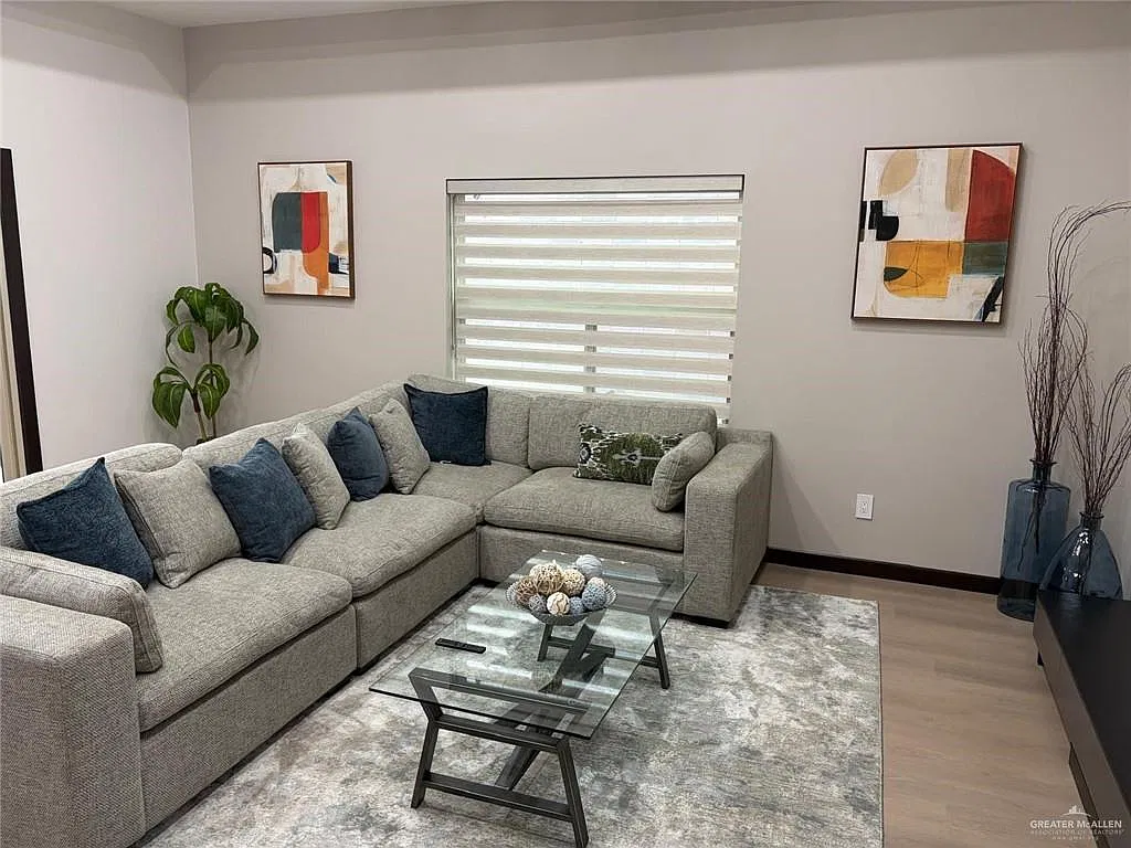2 bed, 2.0 bath, 1373 sqft, $2,500 — Photo 2