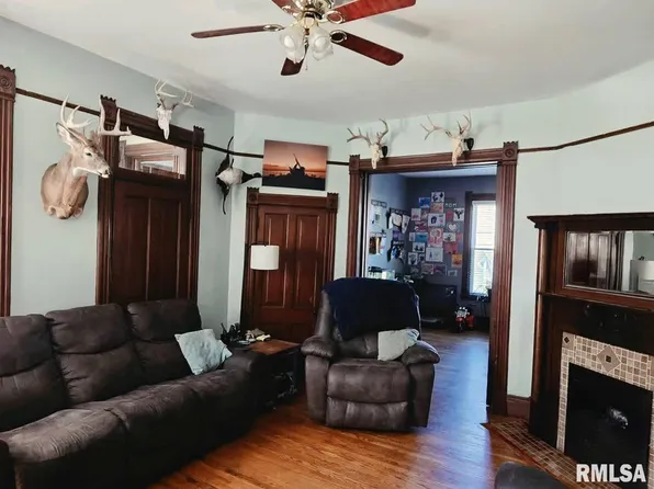 101 E Washington St, Mount Sterling, IL 62353