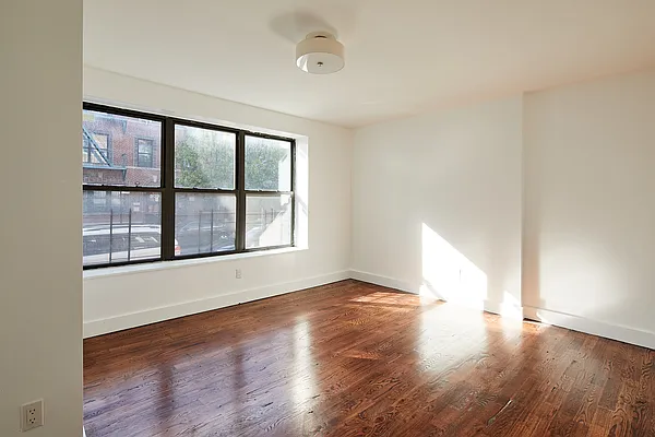 Rented by Venn NY Inc | media 7