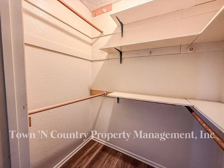 732 La Mesa Dr — Photo 15