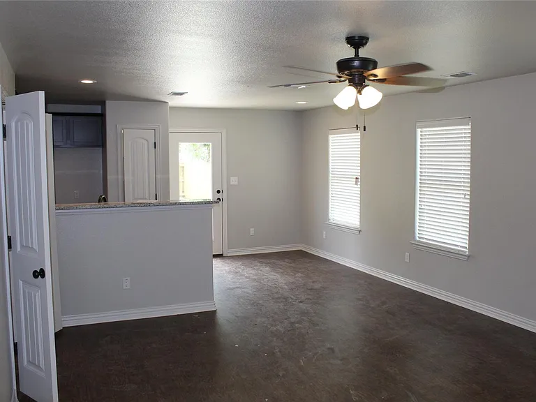 214 W Lake St #212 — Photo 2