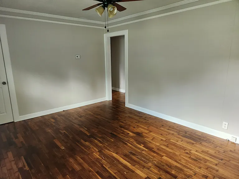 145 Crestview Dr — Photo 3