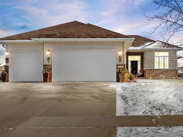 1660 Timber Wolf Dr, North Liberty, IA 52317