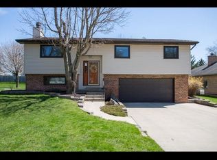 626 Barnett Dr, Cedar Falls, IA 50613