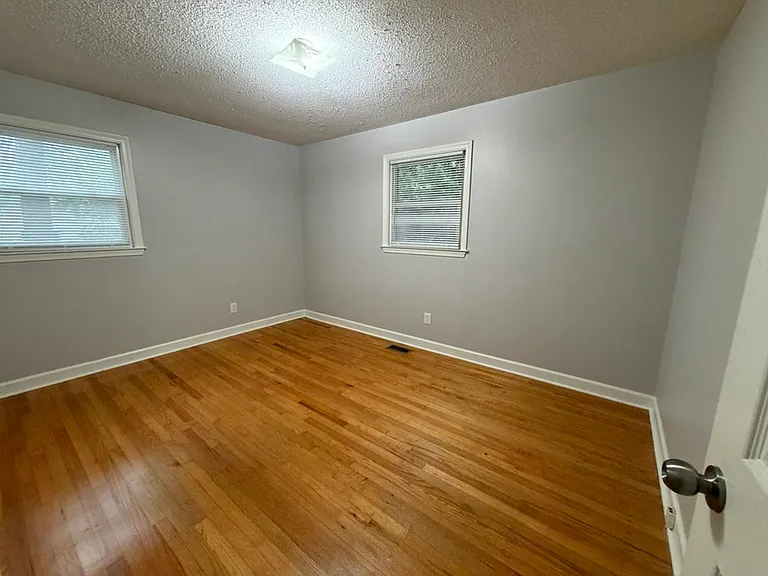 818 Lynwood Dr — Photo 13
