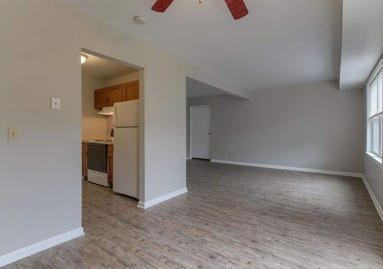 Lincoln Apartments — Photo 3