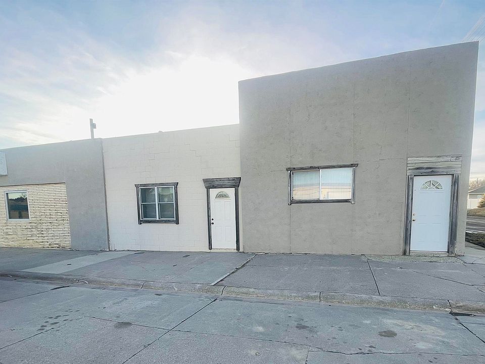 1st image of 305 Main St