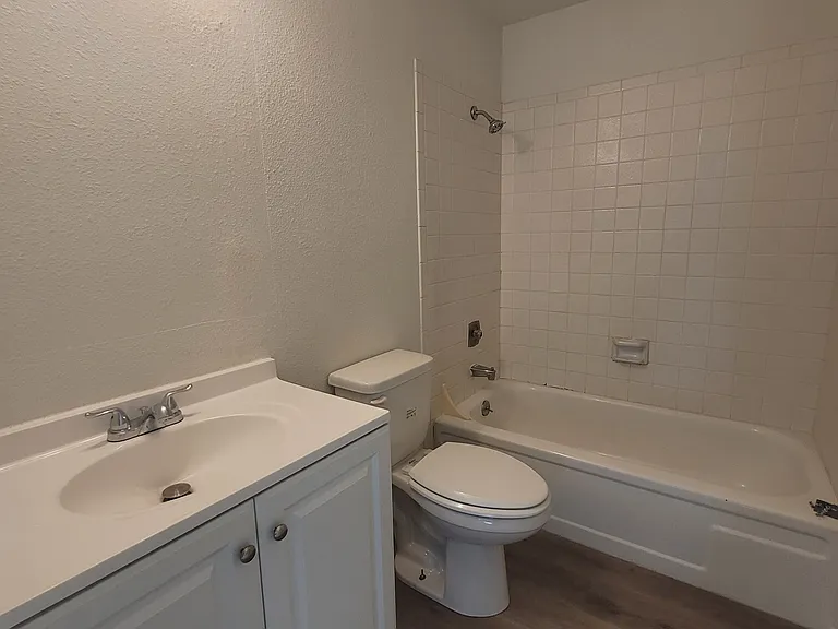 2318 W Canal St — Photo 14