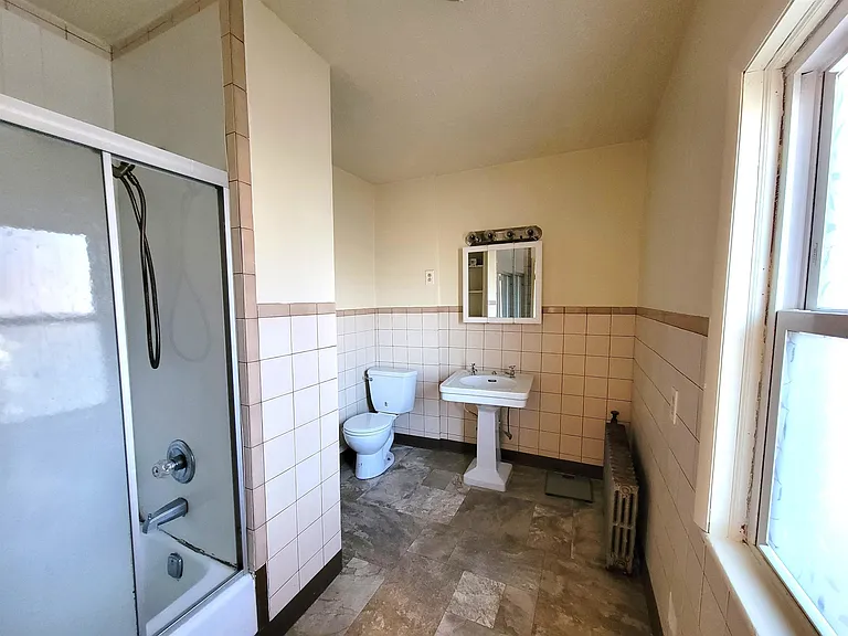 1315 Farr St — Photo 4