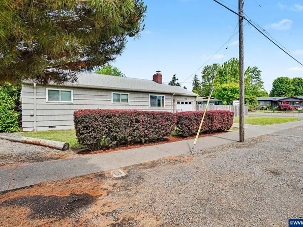 980 E College St, Mount Angel, OR 97362