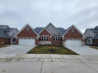 1385 Rochdale Ct, Rochester, MI 48309