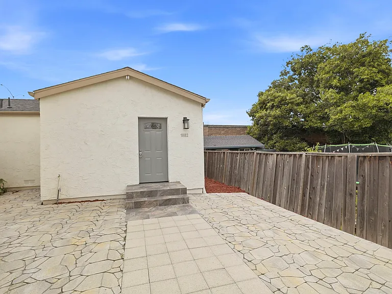 1802 Ponca Ct — Photo 9