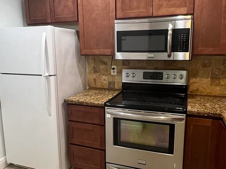 6061 Shakerwood Cir #201 — Photo 2