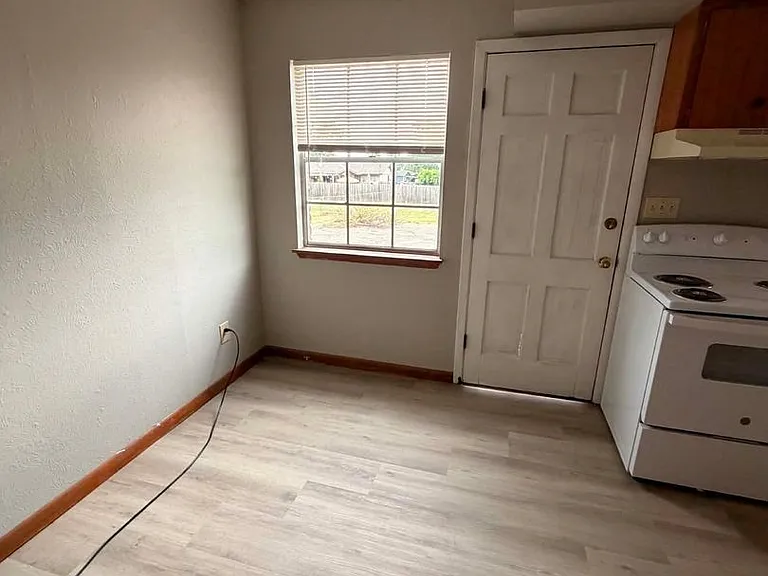 1011 S Jefferson St — Photo 3