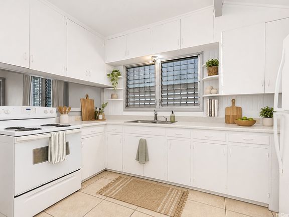 5th image of 1821 Young St