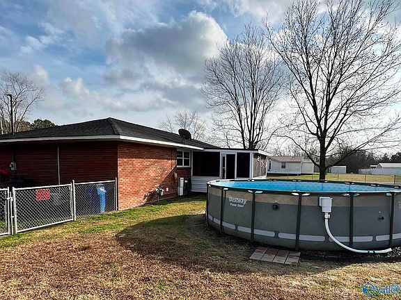 3rd image of 82 Estate View Dr