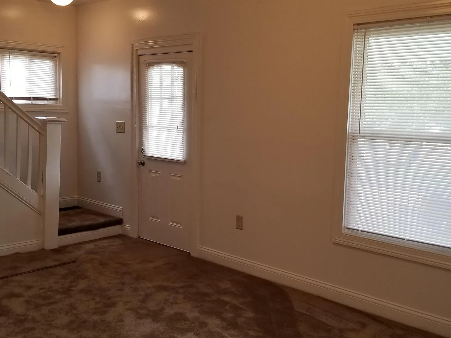 3 bed, 1300 sqft, $1,350 — Photo 2